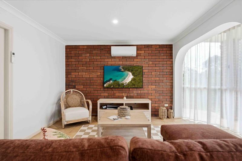 Sea La Stay Beach House by Book Jervis Bay - Spacious Dual Living Retreat in Vincentia 3 Mins Walk to the Beach - image 2
