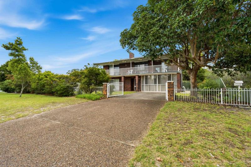 Sea La Stay Beach House by Book Jervis Bay - Spacious Dual Living Retreat in Vincentia 3 Mins Walk to the Beach - image 17