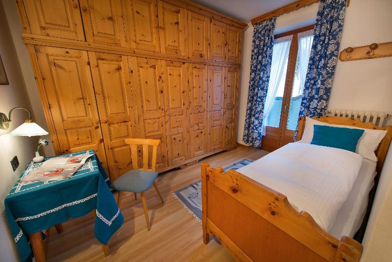 Family Suite with Balcony image 4