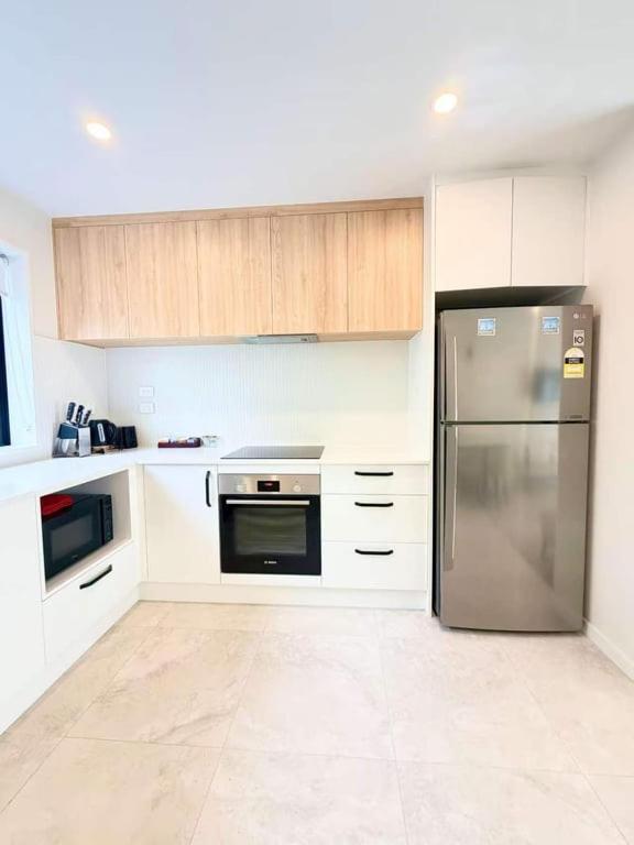 Central Christchurch Sweet Home - image 13