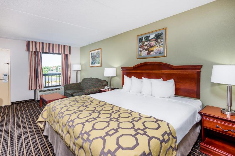 King Room with Jetted Tub - Non-Smoking image 2