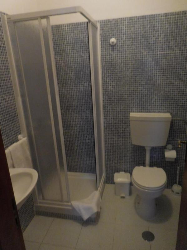 Single Room image 3