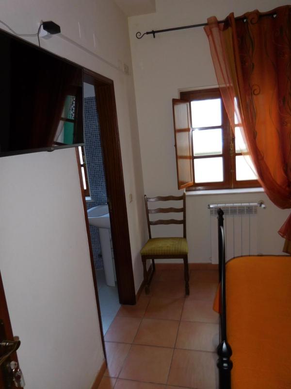 Single Room image 2