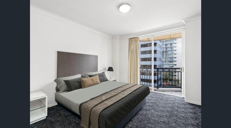 Chevron Renaissance - Private Apartments by Coastal Letting Co - image 13