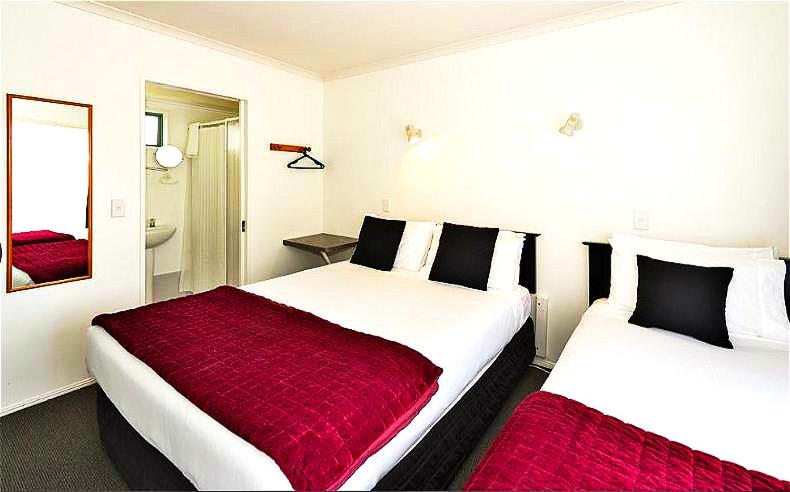 Accolade Lodge Motel - image 13