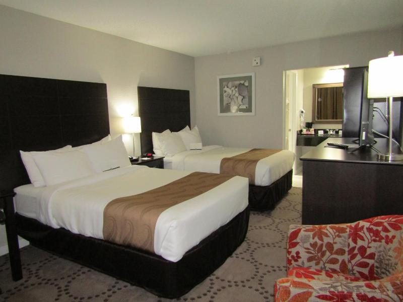 Standard Room with Two Double Beds - Non-Smoking image 2