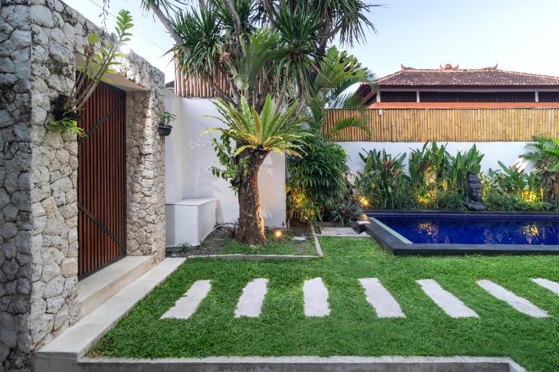 Villa Istana 2 - 2BR Private Pool Villa Near Binta - image 8