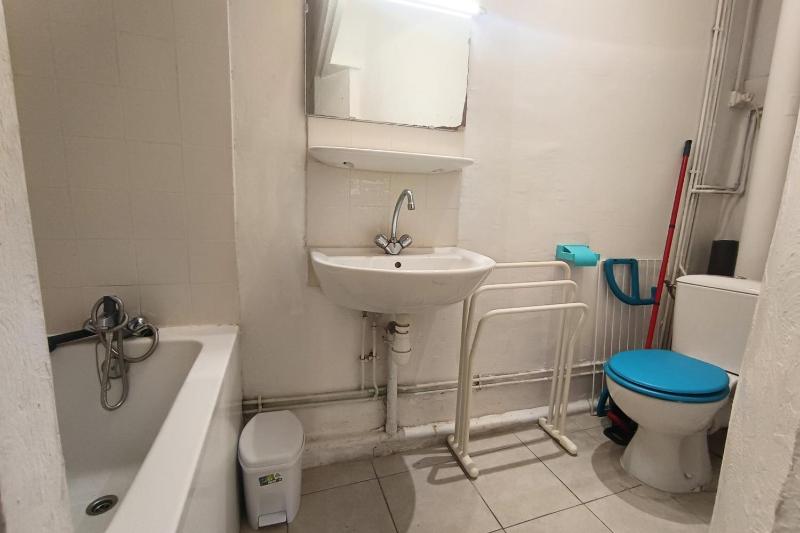 Sunny apartment right in the center of Perpignan - image 4