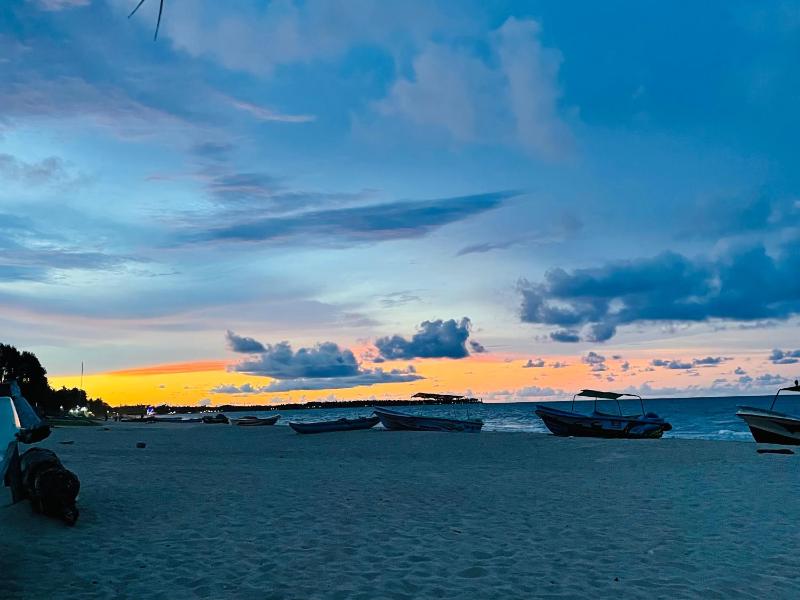 D & D Beach Resort - image 6