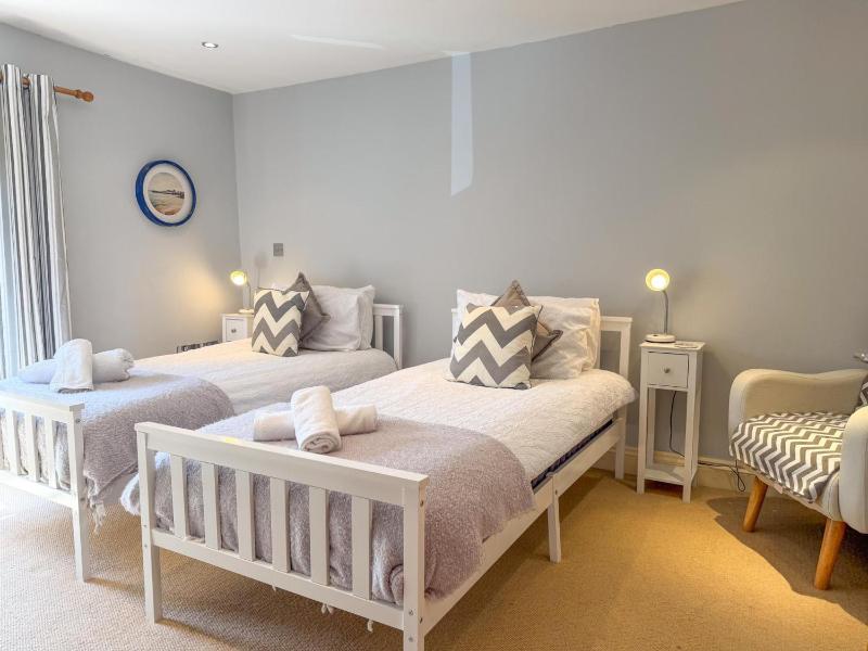 The Burrows - 3 Bedroom Holiday Home - Tenby - image 45