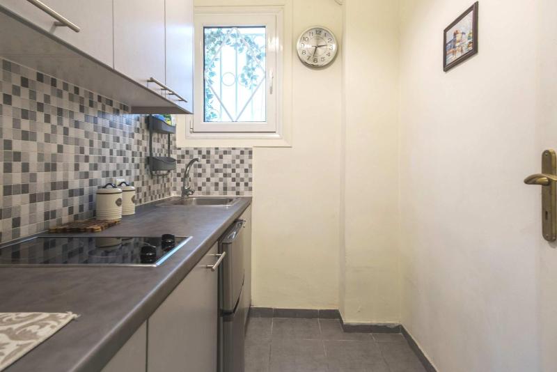 Urban apartment 5' minutes from Acropolis - image 15