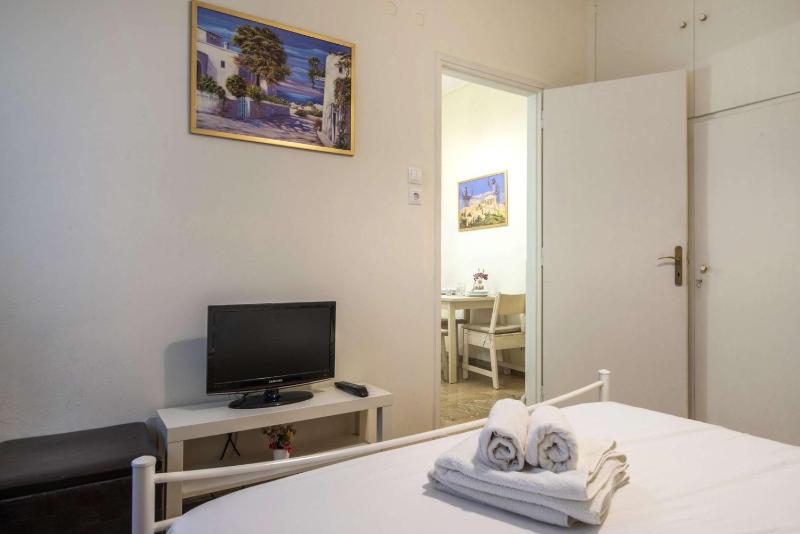 Urban apartment 5' minutes from Acropolis - image 2