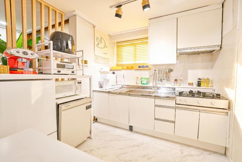 JT Tailored Service Home near Hyehwa Station - image 3