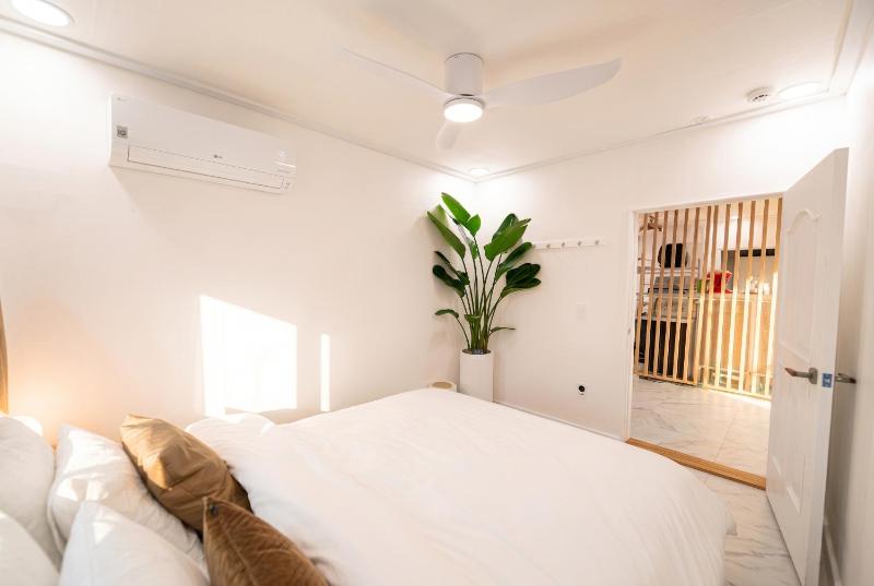 JT Tailored Service Home near Hyehwa Station - image 10