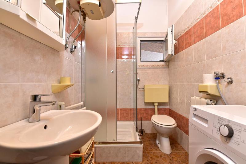 House Nicol 2426 - image 2