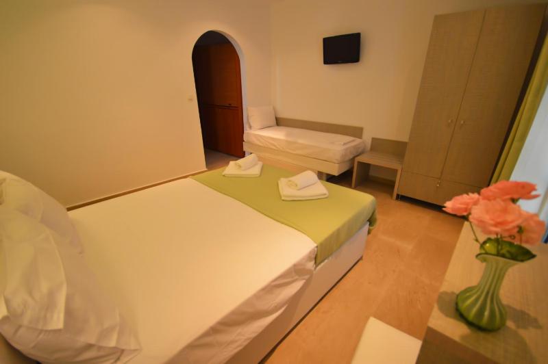 Studio with Sea View (2 Adults + 1 Child) image 4