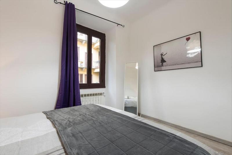 One-Bedroom Apartment image 4