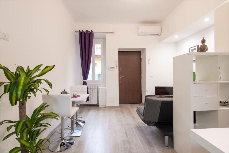 One-Bedroom Apartment image 2