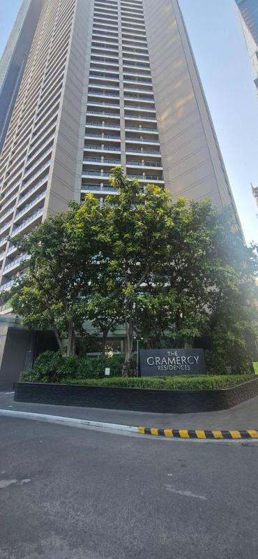 Luxurious 2BR Condo in Makati City with Stunning Views - image 7