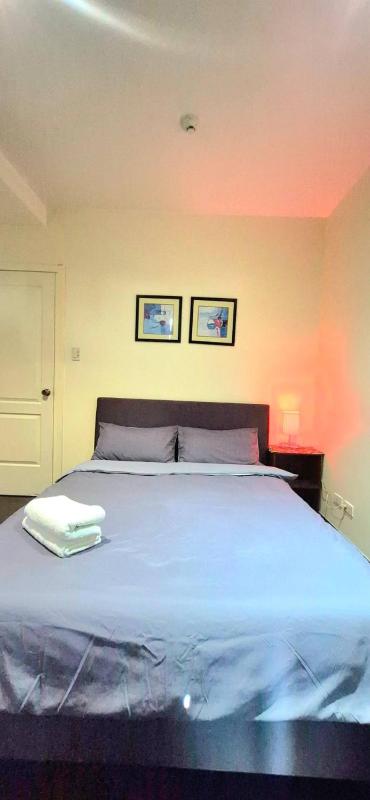 Luxurious 2BR Condo in Makati City with Stunning Views - image 2