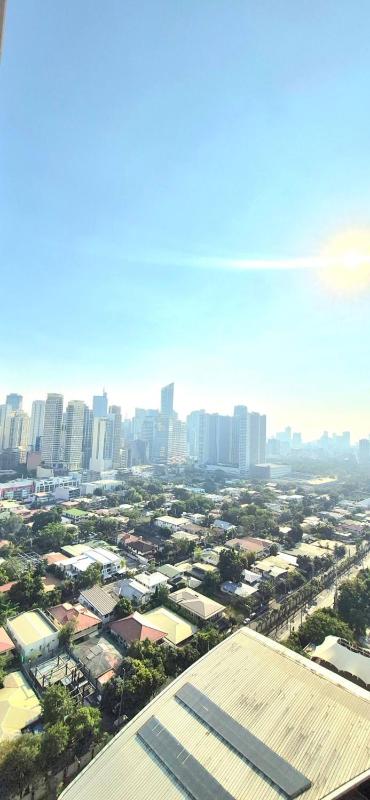 Luxurious 2BR Condo in Makati City with Stunning Views - image 9