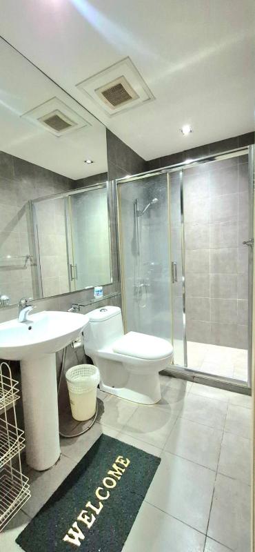 Luxurious 2BR Condo in Makati City with Stunning Views - image 10
