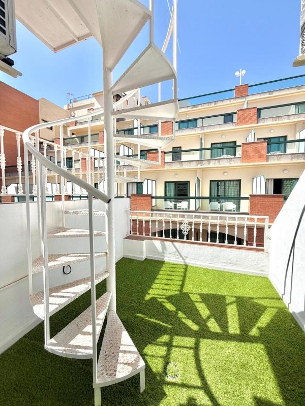 Terrasol magnifico atico duplex en el centro de Torre del Mar sin ascensor - image 25