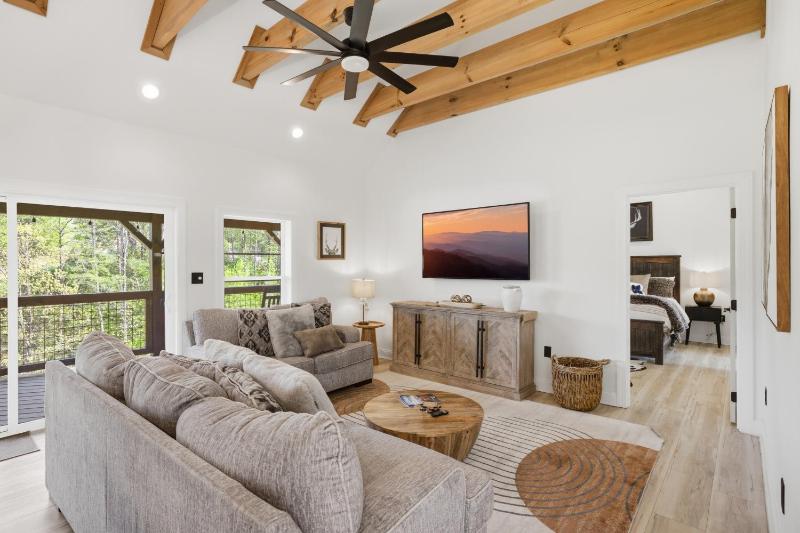 Black Bear Cove cabin - image 30