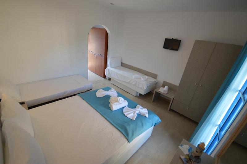 Studio with Sea View (2 Adults + 2 Children) image 3