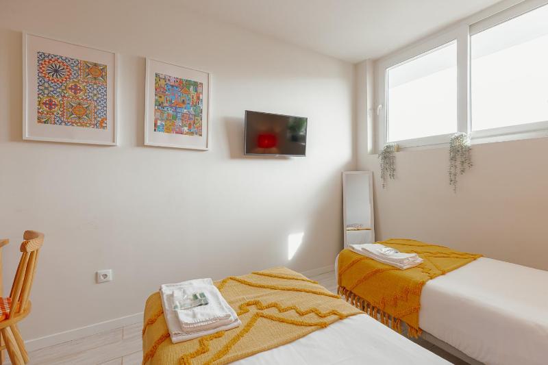 Colorful Studios Municipal Pool by Vacationy - image 24