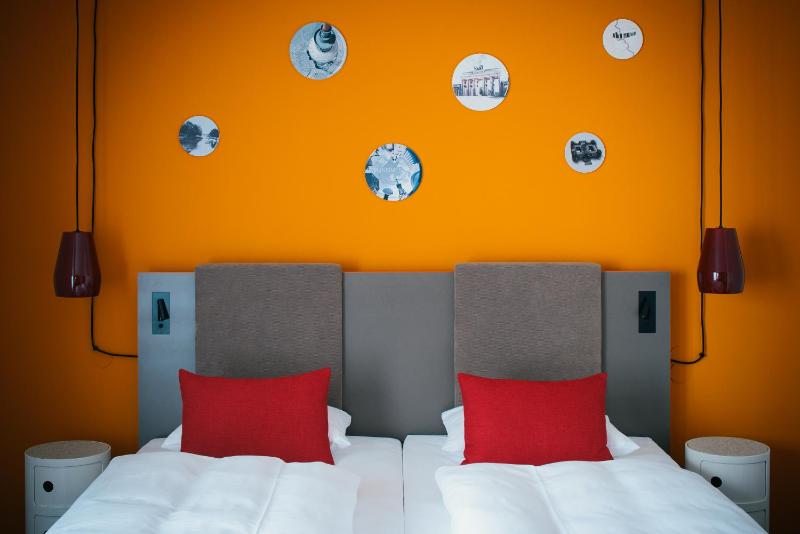 Comfort Twin Room image 4