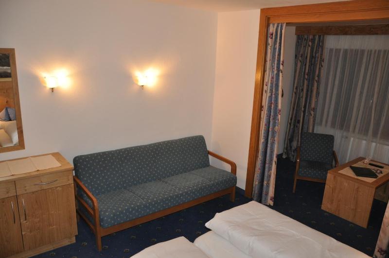 Family Room (2 Adults + 1 Child) image 2