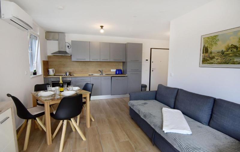 Comfort apartment in Zambratija - image 8