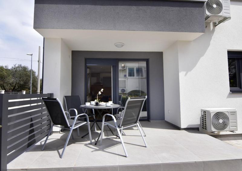 Comfort apartment in Zambratija - image 19