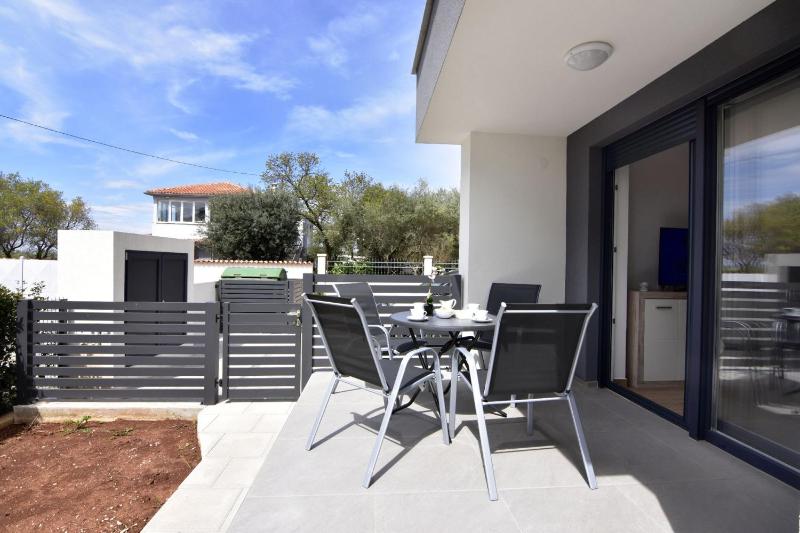 Comfort apartment in Zambratija - image 28