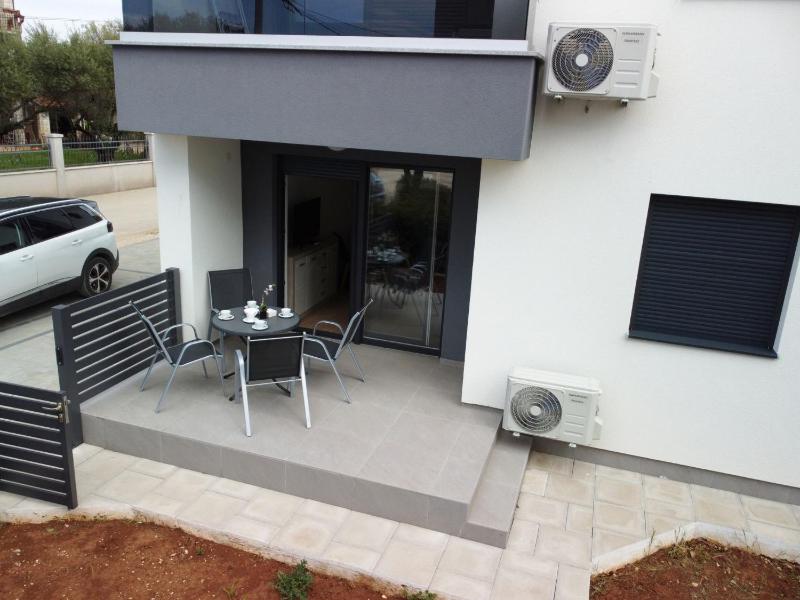 Comfort apartment in Zambratija - image 33