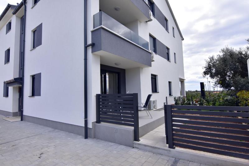 Comfort apartment in Zambratija - image 13