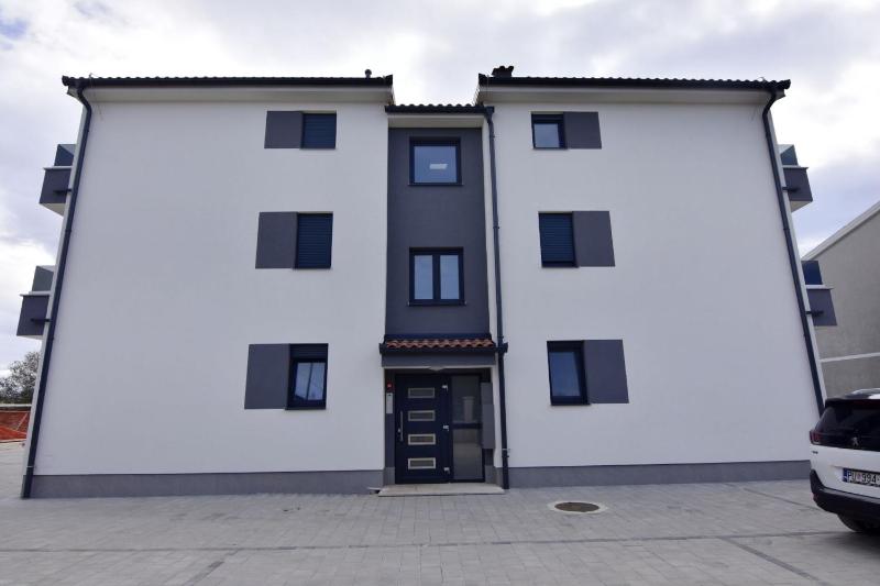 Comfort apartment in Zambratija - image 20