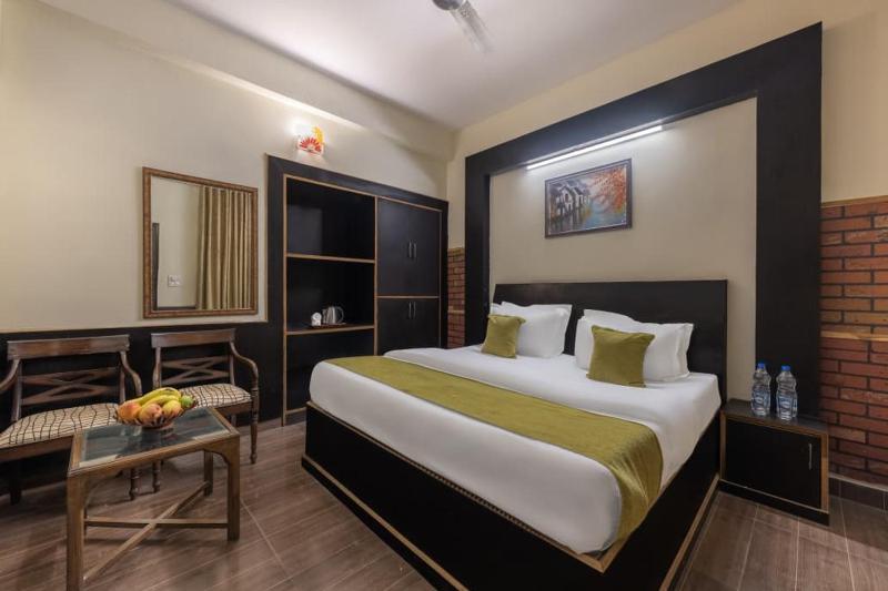 8 Bedrooms Private Property I Familys I groups I Kitty Parties I Near Mall Road Kasauli I By Kasauli Residency - image 12
