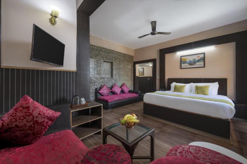 8 Bedrooms Private Property I Familys I groups I Kitty Parties I Near Mall Road Kasauli I By Kasauli Residency - image 5