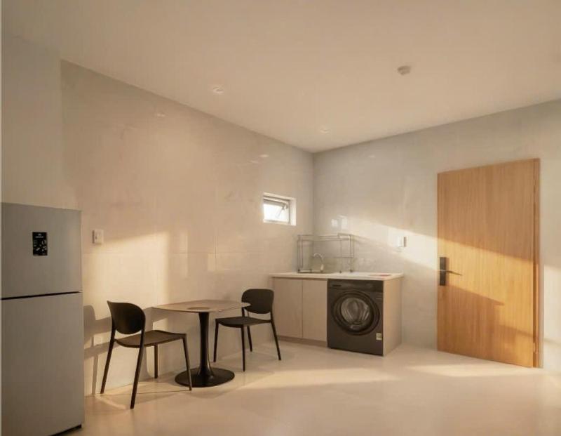 Em's Apartment & Hotel - image 3