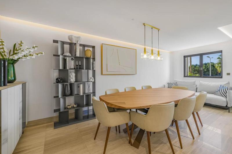 Ref 2058 Cannes Croisette Luxury 2-Bedroom Apartment Indoor Pool for rent - image 11