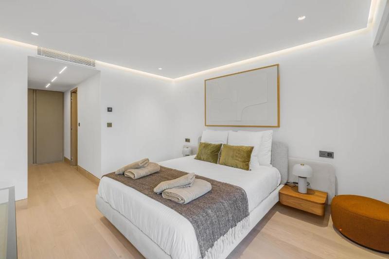 Ref 2058 Cannes Croisette Luxury 2-Bedroom Apartment Indoor Pool for rent - image 5