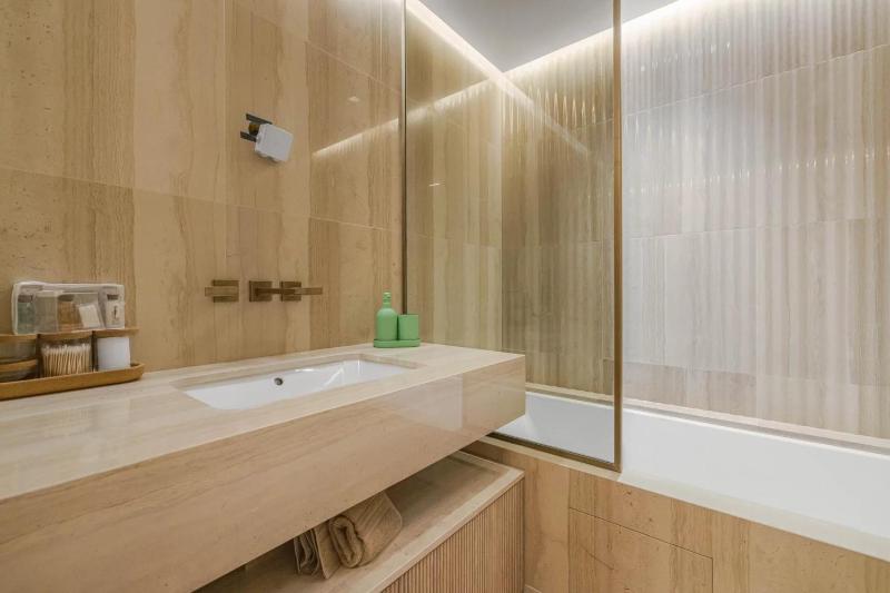 Ref 2058 Cannes Croisette Luxury 2-Bedroom Apartment Indoor Pool for rent - image 2