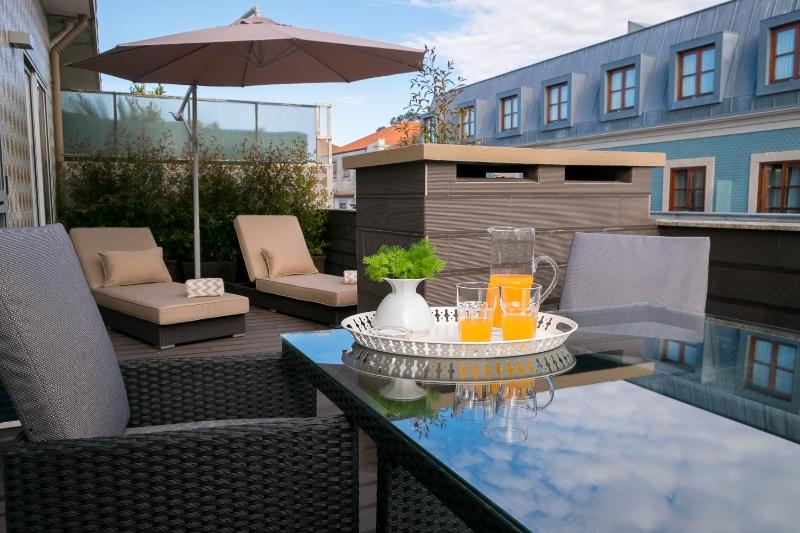Simon Guest Apartments - image 1