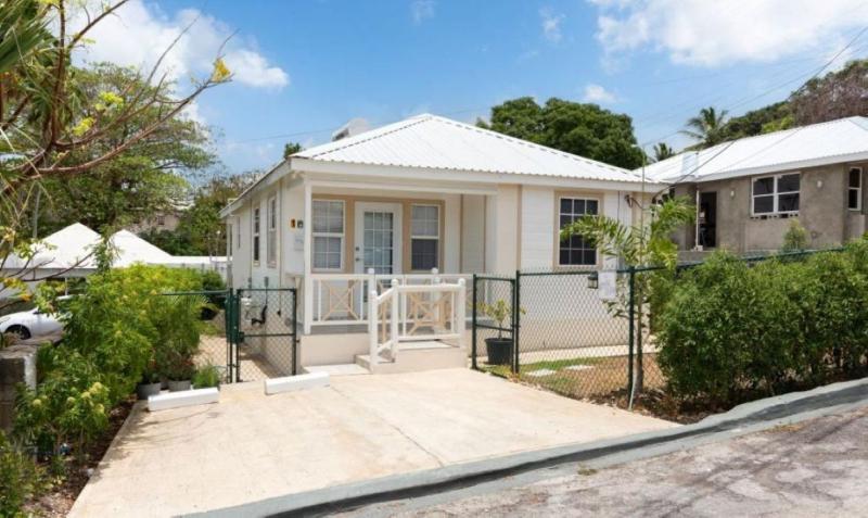 The White Villa - image 8