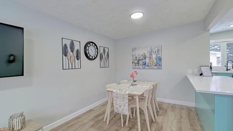 Modern 3BR Suite Steps to C-Train Near Zoo & DT - image 7