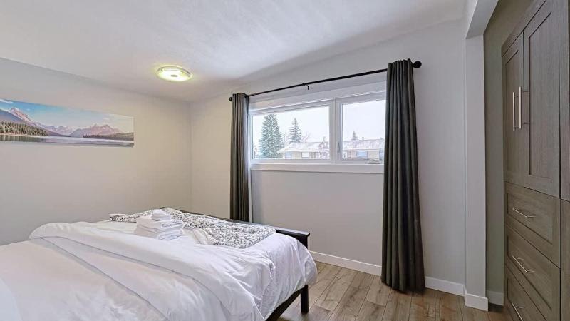 Modern 3BR Suite Steps to C-Train Near Zoo & DT - image 13