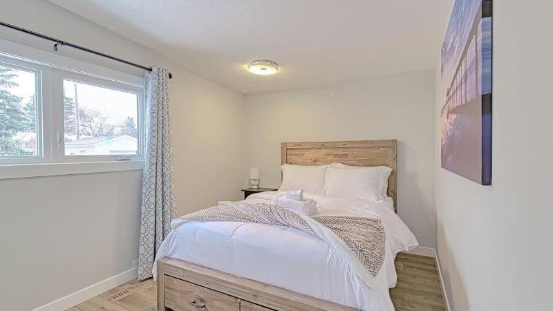Modern 3BR Suite Steps to C-Train Near Zoo & DT - image 10