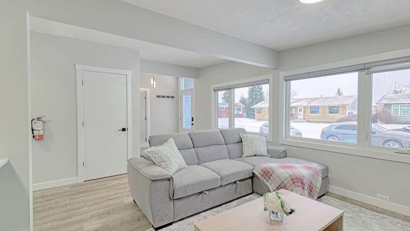 Modern 3BR Suite Steps to C-Train Near Zoo & DT - image 12